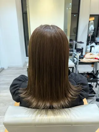 セミロング カラー クロギ リョウのヘアスタイル
