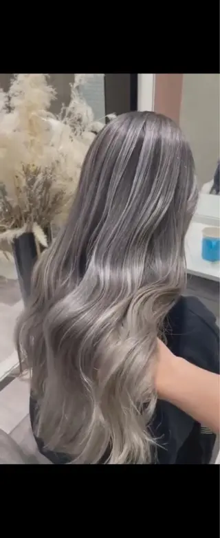 ロング fand AKANE のヘアスタイル