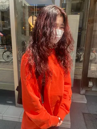 ロング カラー パーマ ヘアアレンジ メンズ キッズ ネイル mana 暖色カラーカットのヘアスタイル