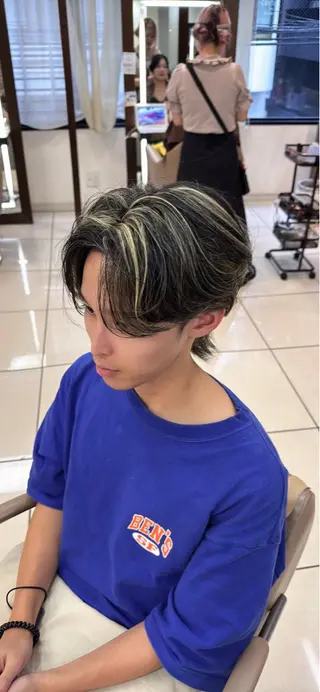 メンズ メンズ特化シャドウパ ーマラウンドマッシュのヘアスタイル