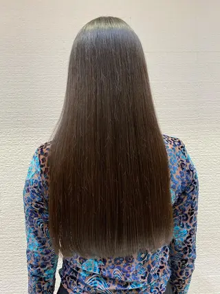 ロング レイヤーカット/ 前髪顔周りカットのヘアスタイル