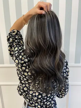 セミロング カラー 透明感カラー 松田晃代のヘアスタイル