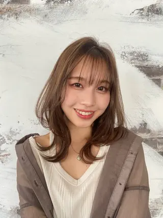 セミロング 💙mai🫧 縮毛矯正・ハイライトのヘアスタイル