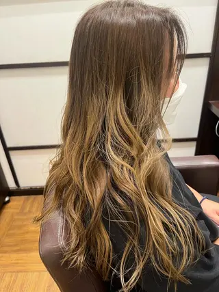 ロング 伊藤 未紗希のヘアスタイル