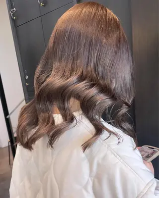 セミロング カラー 大人girly🛋️ 🤍yukakoのヘアスタイル