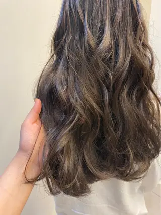 ロング カラー 岸田莉奈/ ゆるふわ/ナチュラルのヘアスタイル