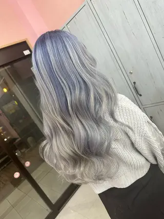 ロング カラー 2次元カラー/ ブリーチMANATOのヘアスタイル