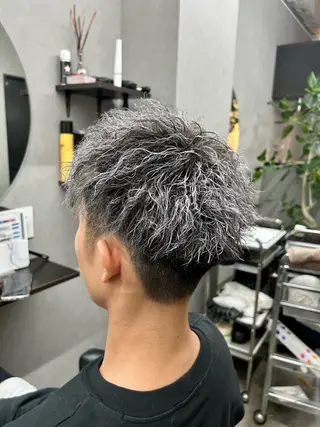ショート カラー パーマ メンズ ゲーマー美容師 KENTOのヘアスタイル