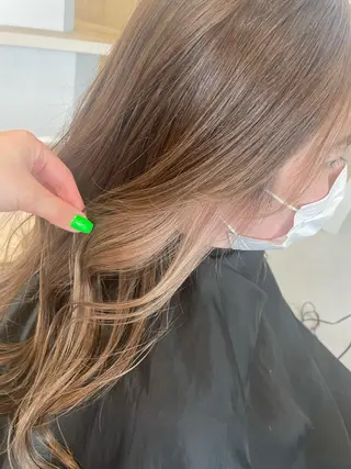 セミロング カラー AKI 🐉のヘアスタイル