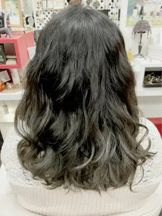 セミロング カラー 岩谷/ブリーチ 🪽透明感カラーのヘアスタイル