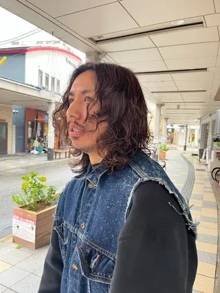 ミディアム パーマ メンズ 波巻きスパイラル🌀 新潟/万代/山下優のヘアスタイル