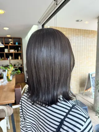 ミディアム カラー ツキダテ ユイのヘアスタイル