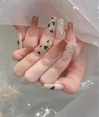 ネイル 横浜市中区曙町 ネイルE·U·Bのネイルデザイン