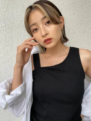 ショート レイヤー🤍 ベージュ🤍 聖奈のヘアスタイル