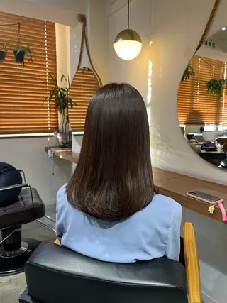 セミロング 塩川ももこ/ 自然な縮毛矯正のヘアスタイル