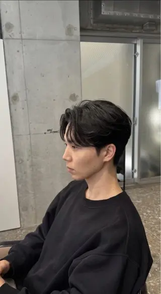 メンズ 赤み消し／アッシュ系 ／ダウンパーマ／優斗のヘアスタイル