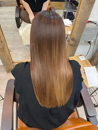 ロング KEIGO/ ベージュカラーのヘアスタイル