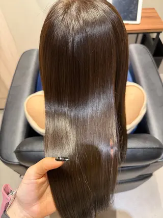 ロング NAVY 橋本心 縮毛矯正のヘアスタイル