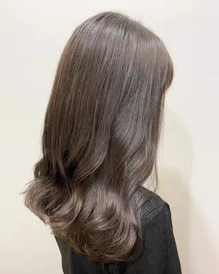 セミロング カラー 薄田 珠美のヘアスタイル