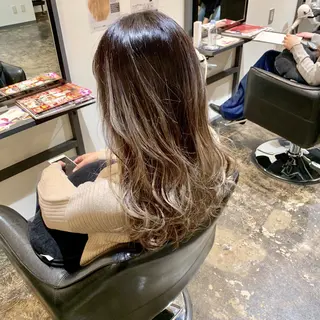 ロング カラー UMEDA FIGAROのヘアスタイル