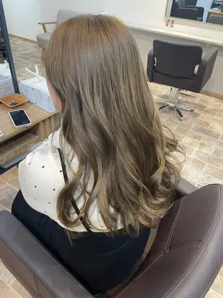 ロング カラー YUI/ ブリーチカラー🌷のヘアスタイル