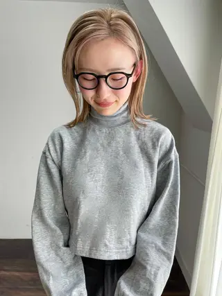 ミディアム オカモト ミユウのヘアスタイル