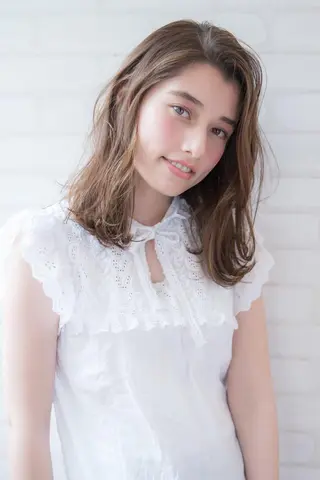 ミディアム 澤崎 智代のヘアスタイル