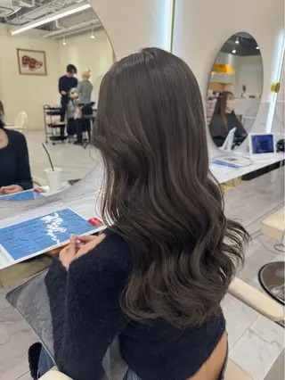 ロング カラー ワンホン×髪質改善 つのーか🩶‪🫧のヘアスタイル