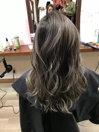 ロング カラー chill out 南塚口本店のヘアスタイル