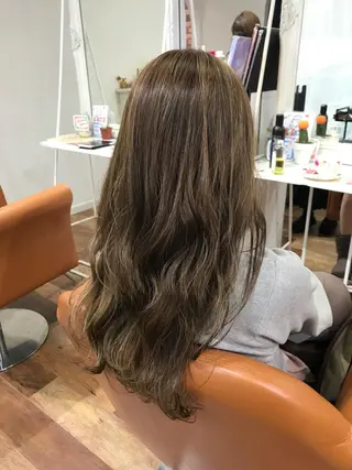 カラー いけだ　ひかり ハイライトくびれヘアのヘアスタイル