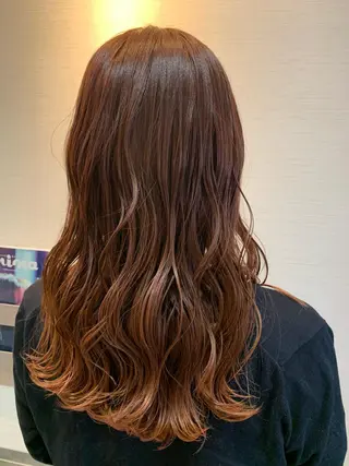 ロング カラー 蓮見  友里のヘアスタイル