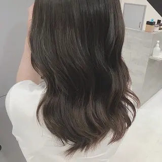 ロング カラー 山本 佳奈のヘアスタイル