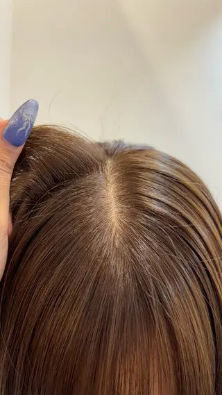 ミディアム 根岸 麻菜のヘアスタイル