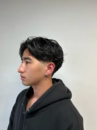 ミディアム パーマ メンズ 相澤 拳のヘアスタイル