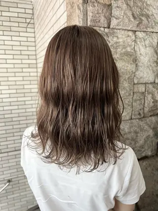 ミディアム カラー 蓮見  友里のヘアスタイル