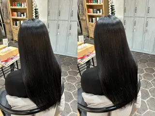 ロング SAKI⭐️ブリーチ ・艶カラー⭐️のヘアスタイル