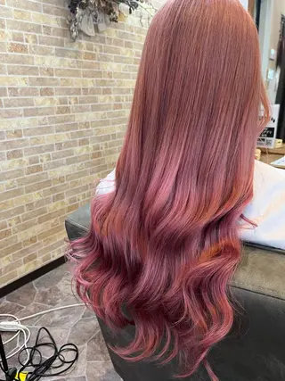 ロング Lilly 中谷友里のヘアスタイル