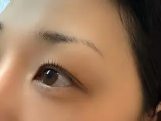 マツエク・マツパ femme 當田 莉央のヘアスタイル