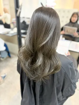 ロング カラー 伊藤 美奈穂のヘアスタイル