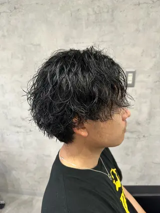 ミディアム パーマ メンズ ユウ🪄 パーマ指名No1のヘアスタイル