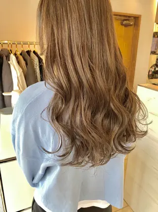 ロング 塩崎 絢世のヘアスタイル