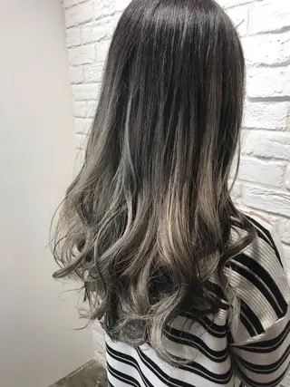 ロング カラー UMEDA FIGAROのヘアスタイル