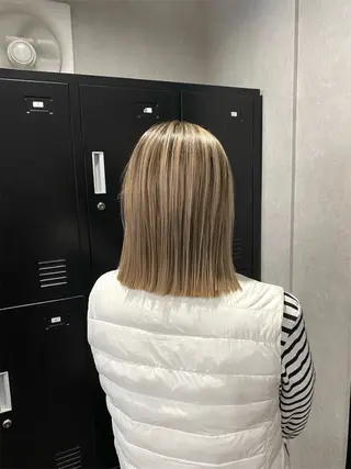 ミディアム _White所属・ＳＨＩ ＺＵのヘアスタイル