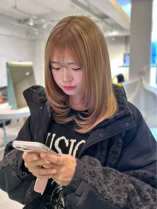 セミロング col +plus所属・宮川 あかりのヘアスタイル