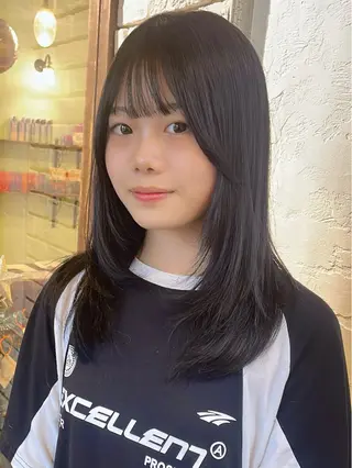 ロング 色落ちまで可愛い🩷 透明感🩵安江理緒のヘアスタイル