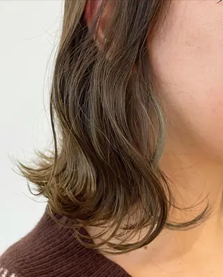 ショート カラー しの　ゆきの THE REMMYのヘアスタイル