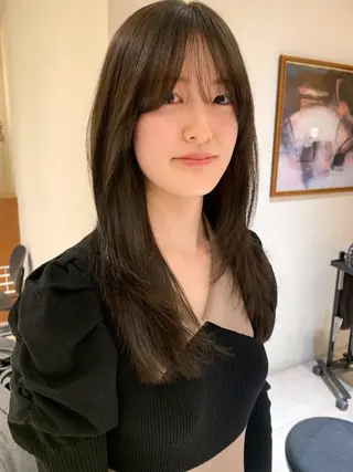 セミロング カラー yiye shioriのヘアスタイル