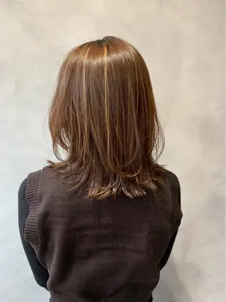 ミディアム カラー 平尾 樹里のヘアスタイル