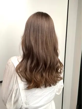 ロング カラー ✩.*Aise⟡.· 艶カラー🐈‍⬛🩶のヘアスタイル