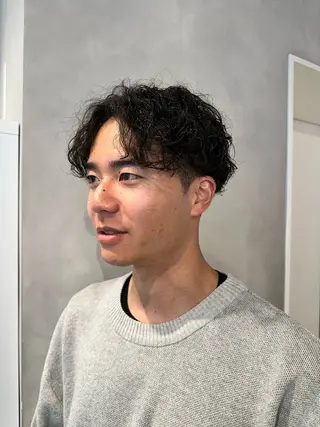 ショート パーマ メンズ 渋谷レイヤーカット/ 暖色艶カラー🩵高橋のヘアスタイル